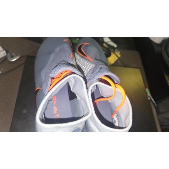 Athletic_Shoes